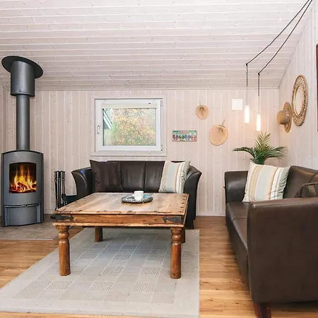 6 Person Holiday Home In Hemmet Falen